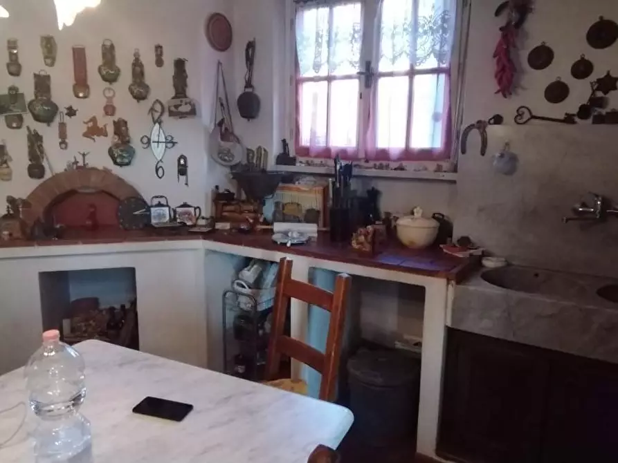 Immagine 13 di Porzione di casa in vendita  a Massa