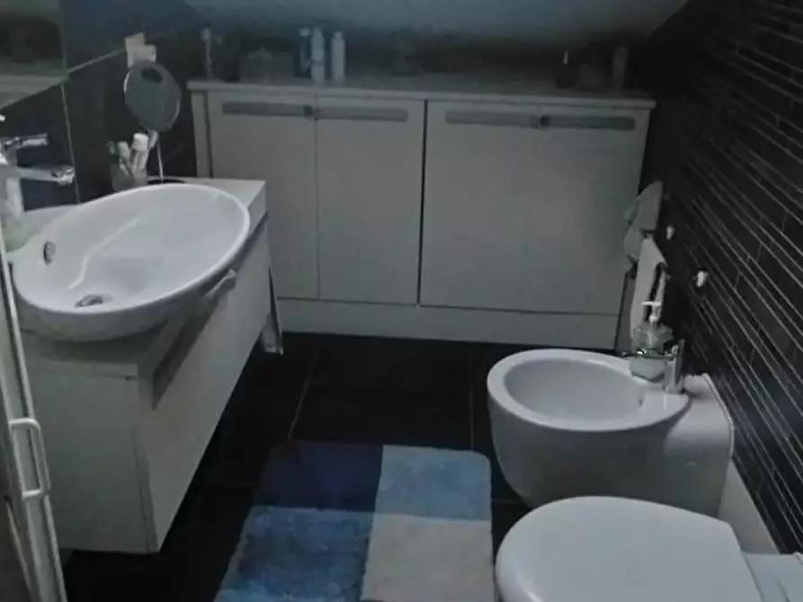 Immagine 29 di Porzione di casa in vendita  a Massa