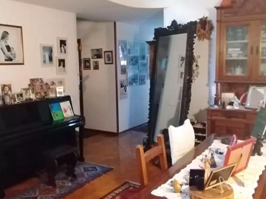 Immagine 10 di Porzione di casa in vendita  a Massa