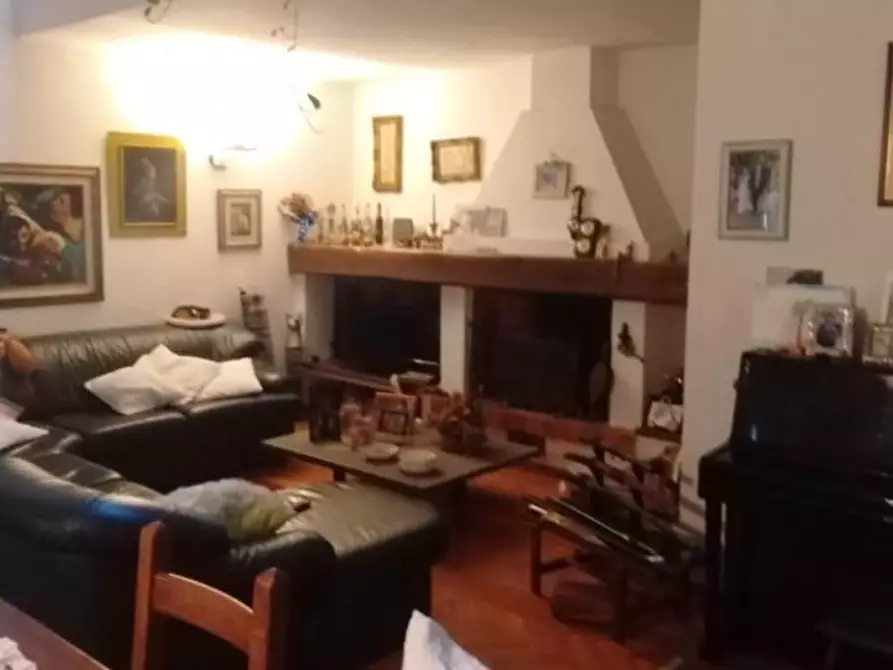 Immagine 9 di Porzione di casa in vendita  a Massa