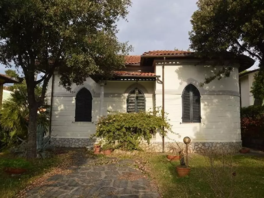 Immagine 1 di Villa in affitto  a Pietrasanta