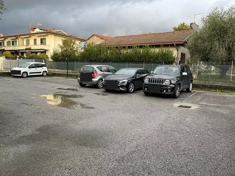 Immagine 30 di Appartamento in vendita  a Massa