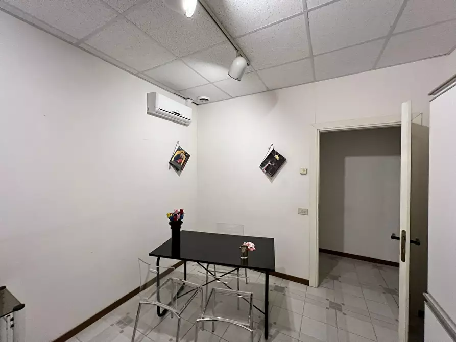 Immagine 5 di Ufficio in vendita  a Siena