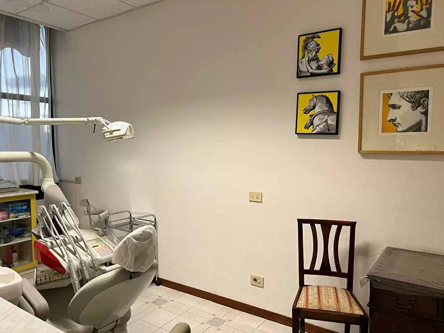 Immagine 9 di Ufficio in vendita  a Siena