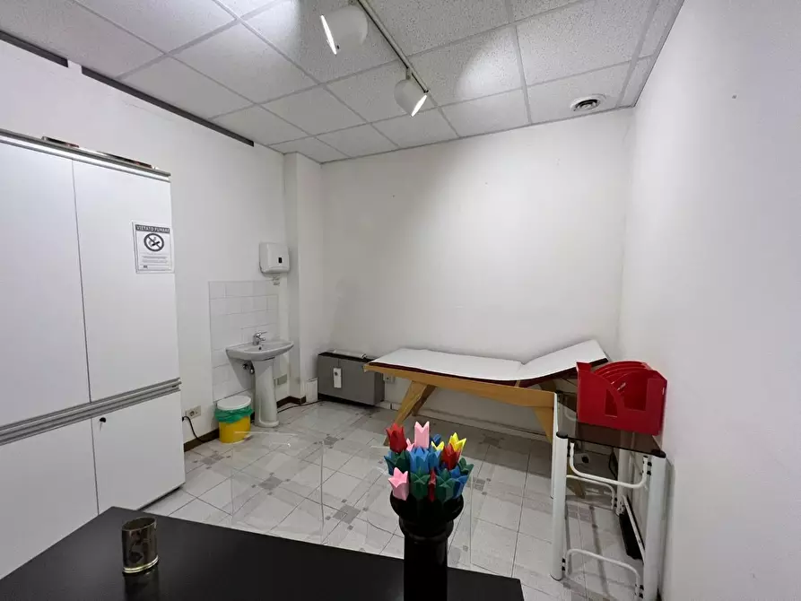 Immagine 15 di Ufficio in vendita  a Siena