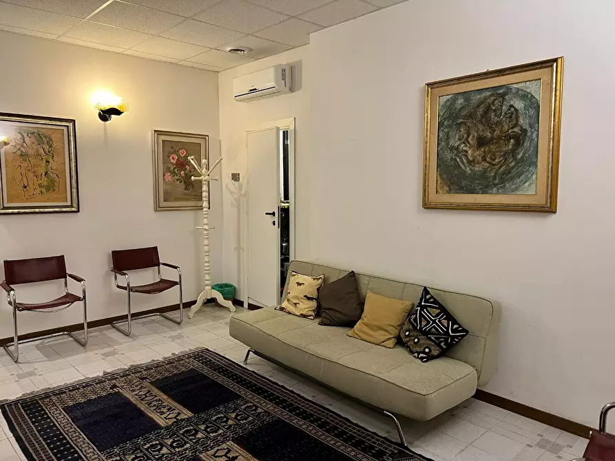 Immagine 2 di Ufficio in vendita  a Siena