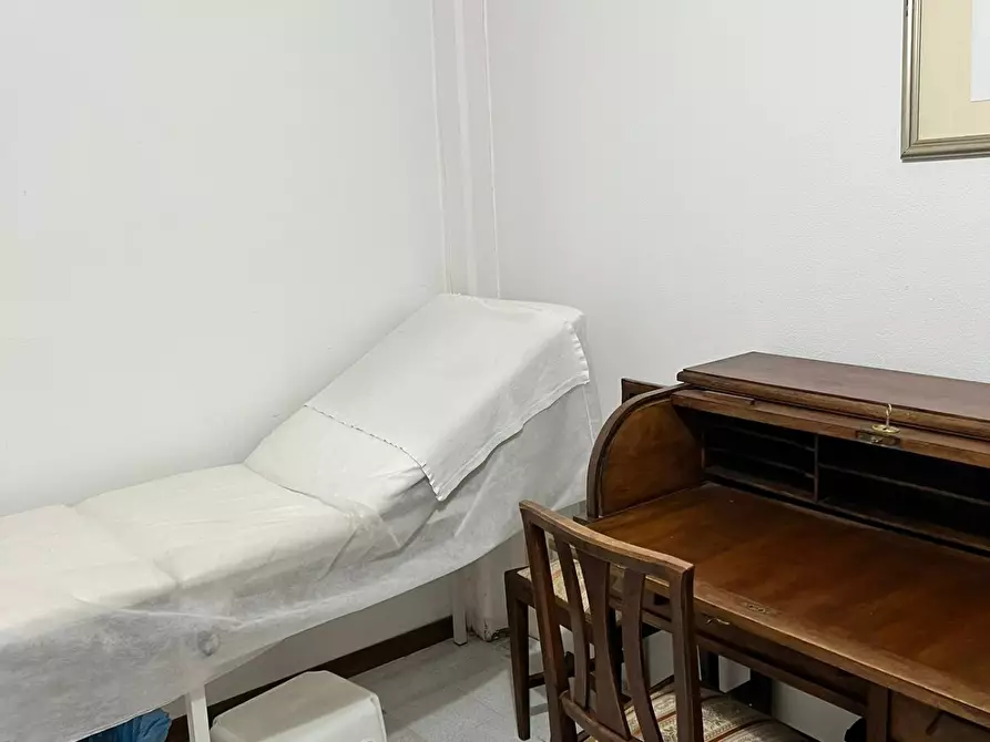 Immagine 12 di Ufficio in vendita  a Siena