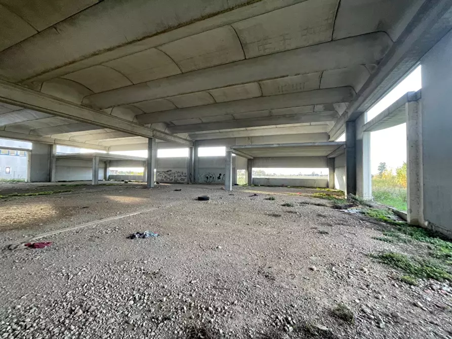 Immagine 2 di Attività artigianale in affitto  a Ponsacco