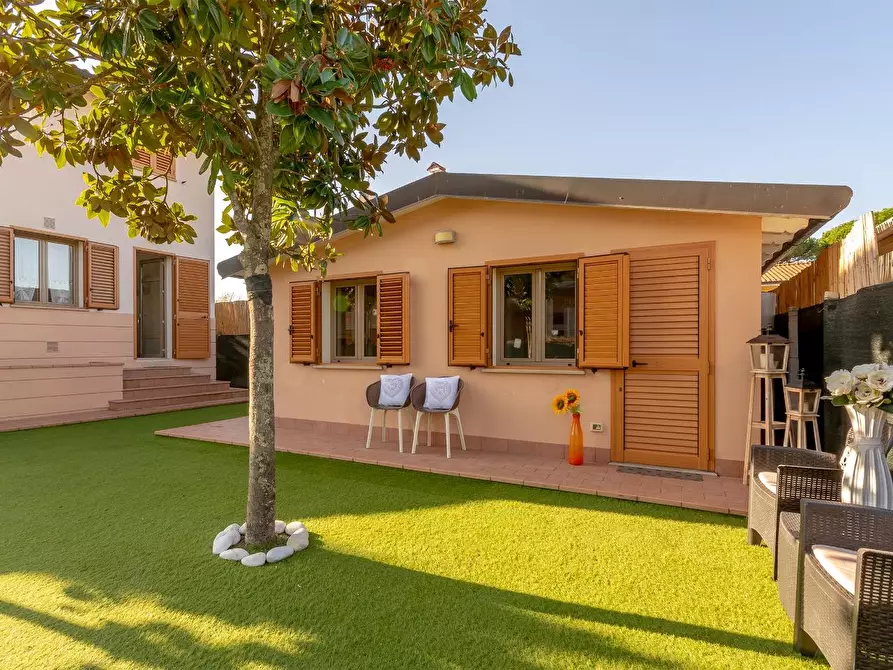 Immagine 30 di Villa in affitto  a Pietrasanta