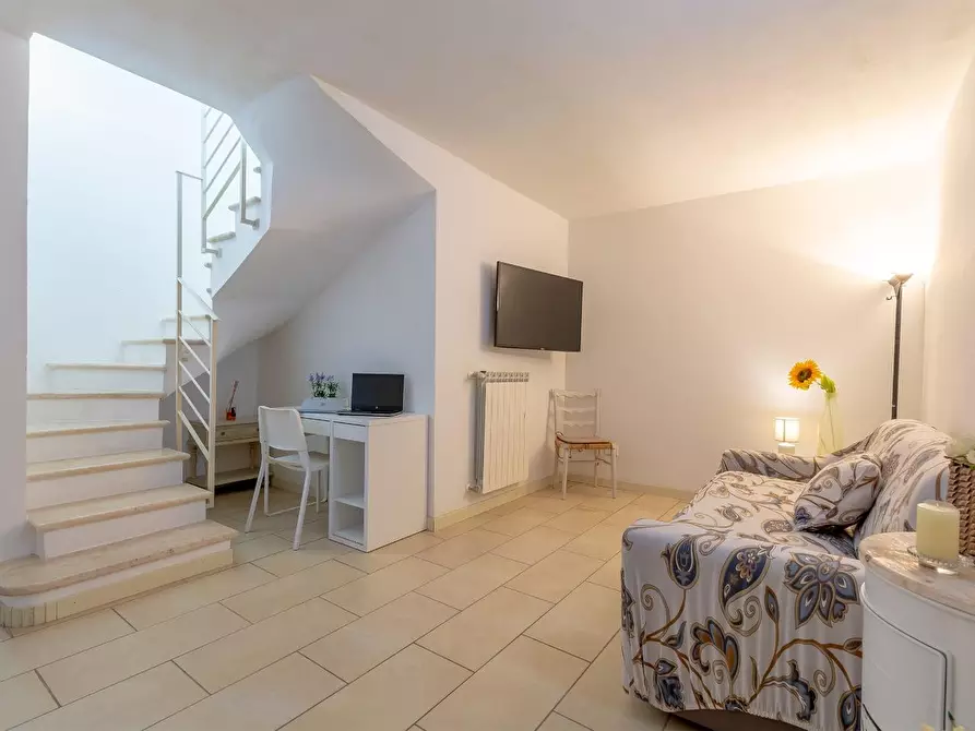 Immagine 26 di Villa in affitto  a Pietrasanta