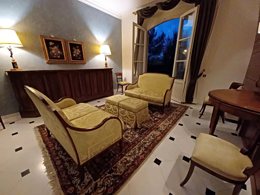 Immagine 10 di Villa in vendita  a Capraia E Limite