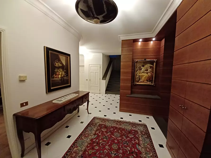 Immagine 1 di Villa in vendita  a Capraia E Limite