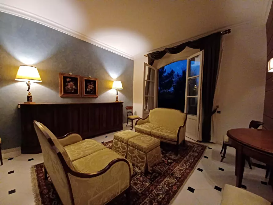 Immagine 11 di Villa in vendita  a Capraia E Limite