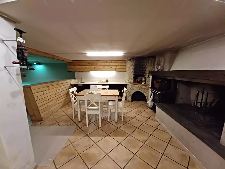 Immagine 21 di Villa in vendita  a Capraia E Limite