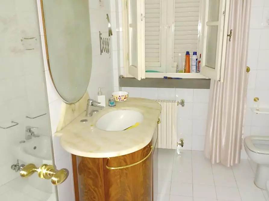 Immagine 39 di Villa in vendita  a Capraia E Limite