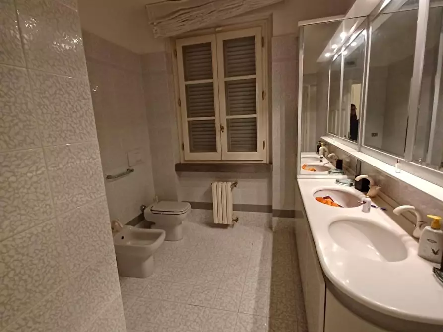 Immagine 18 di Villa in vendita  a Capraia E Limite