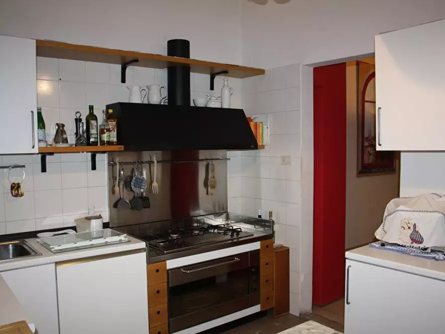 Immagine 5 di Villa in vendita  a Camaiore