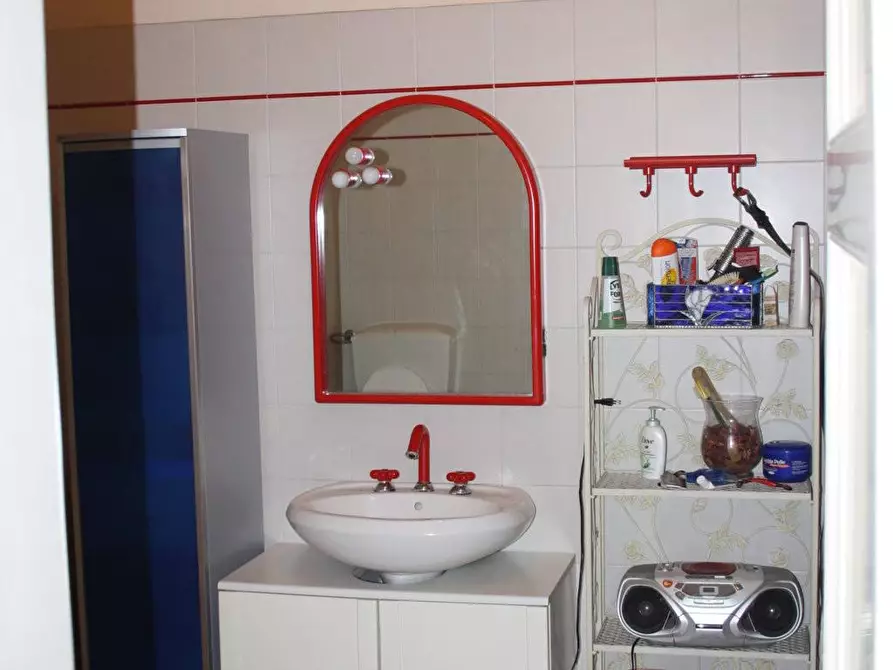 Immagine 6 di Villa in vendita  a Camaiore