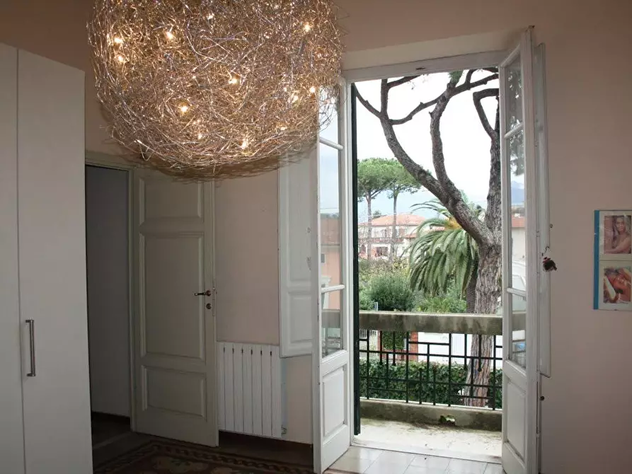 Immagine 8 di Villa in vendita  a Camaiore