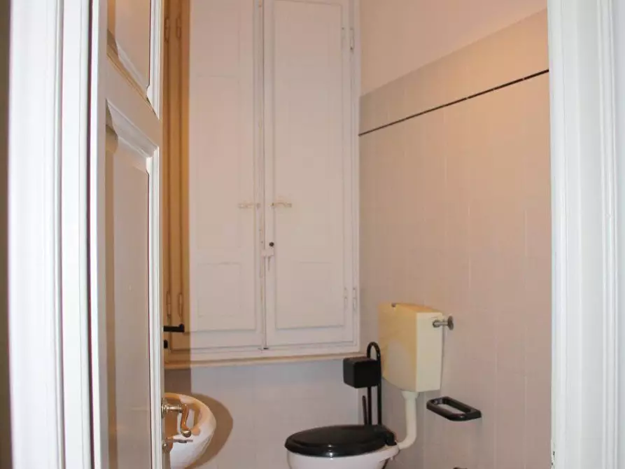 Immagine 9 di Villa in vendita  a Camaiore