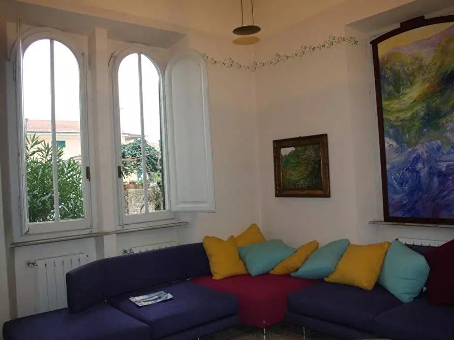 Immagine 1 di Villa in vendita  a Camaiore