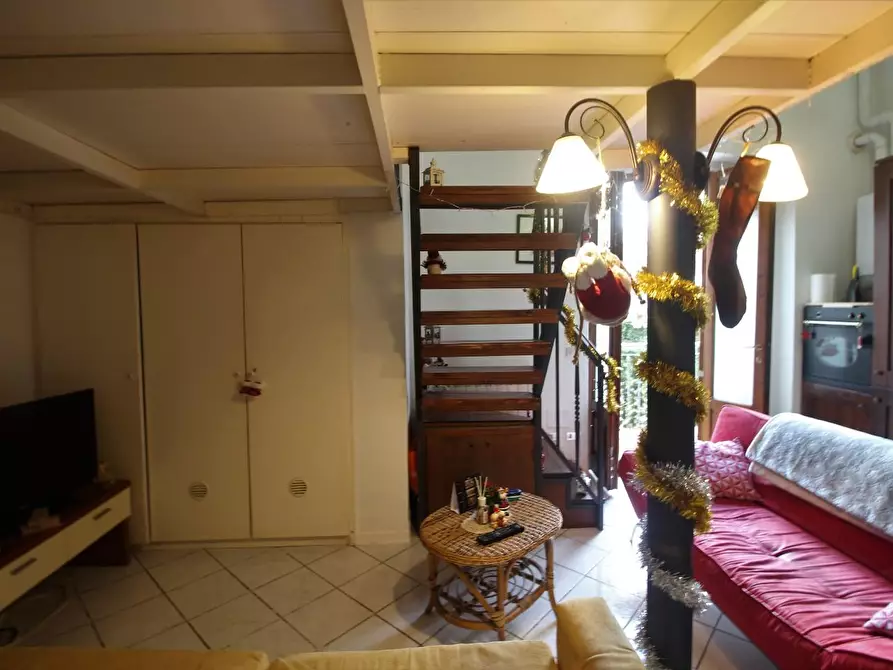 Immagine 9 di Appartamento in vendita  a Siena