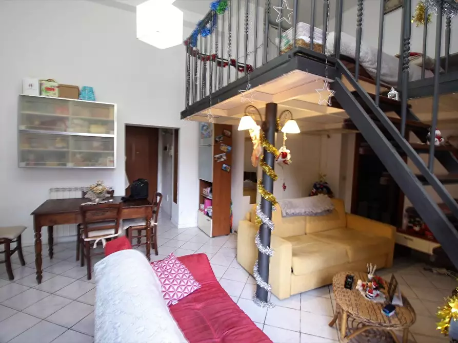 Immagine 5 di Appartamento in vendita  a Siena