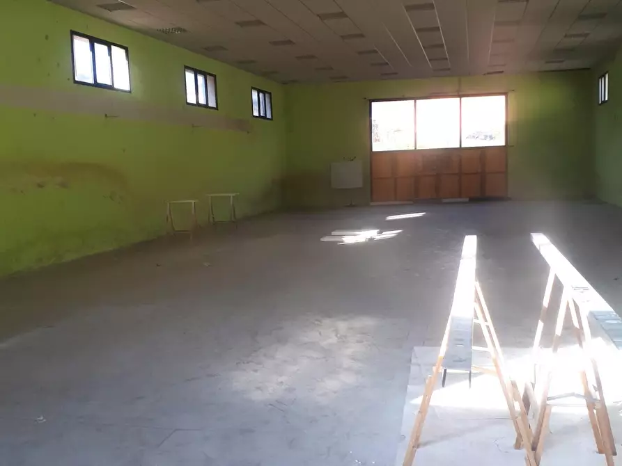 Immagine 2 di Capannone industriale in affitto  a Capannori