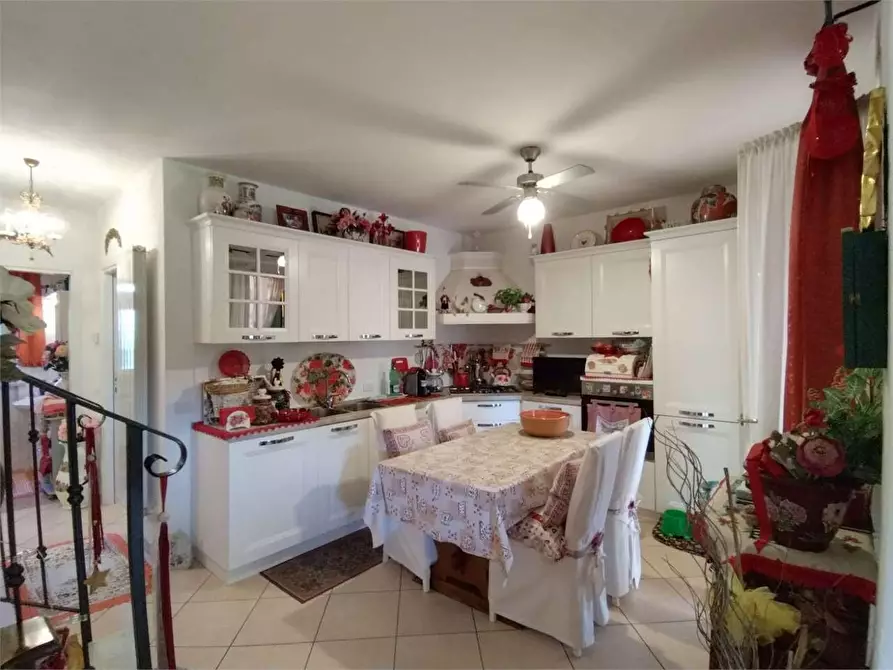 Immagine 9 di Casa semindipendente in vendita  a Castelnuovo Magra