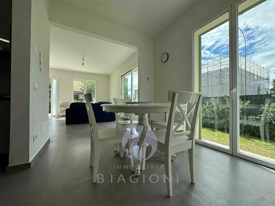 Immagine 8 di Casa bifamiliare in vendita  a Pietrasanta