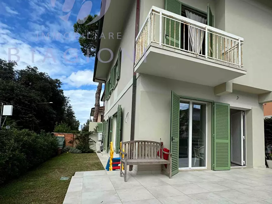 Immagine 7 di Casa bifamiliare in vendita  a Pietrasanta