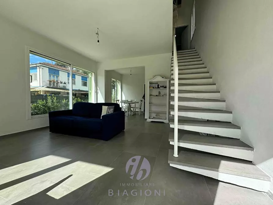 Immagine 11 di Casa bifamiliare in vendita  a Pietrasanta