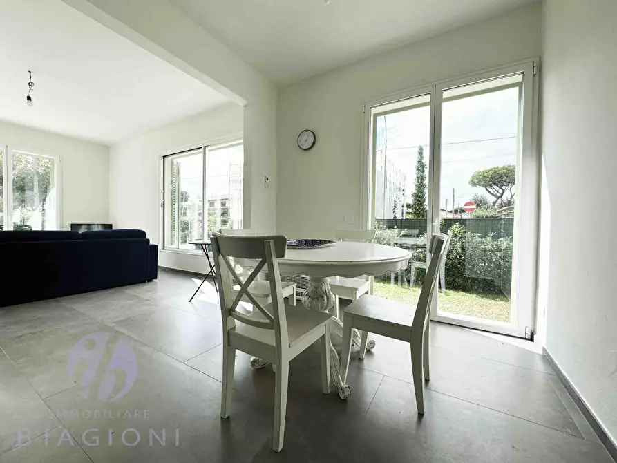 Immagine 6 di Casa bifamiliare in vendita  a Pietrasanta