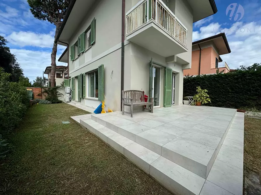 Immagine 4 di Casa bifamiliare in vendita  a Pietrasanta