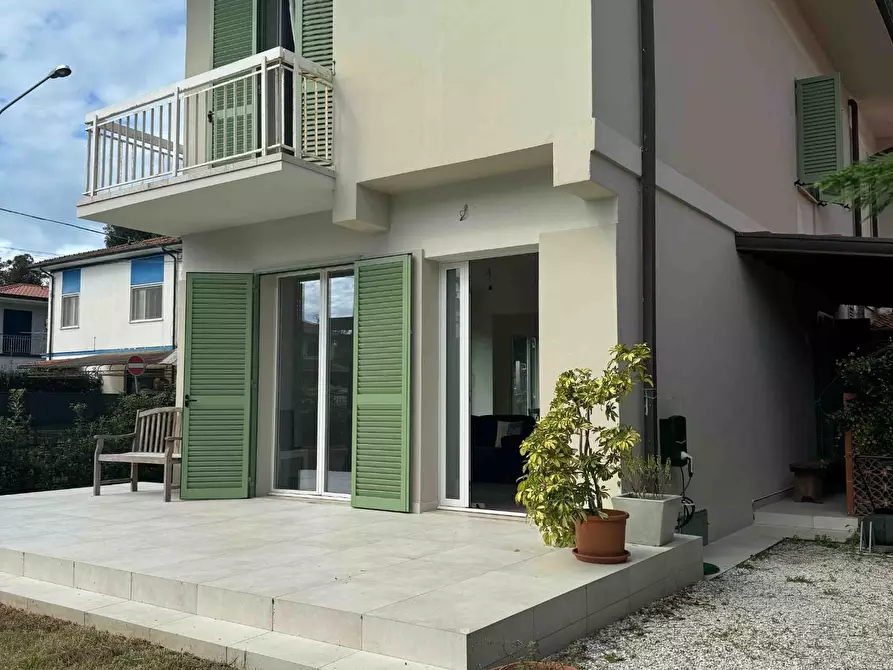 Immagine 5 di Casa bifamiliare in vendita  a Pietrasanta