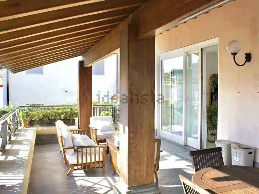 Immagine 4 di Villa in vendita  a Camaiore