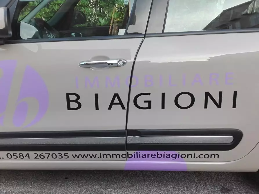 Immagine 20 di Casa trifamiliare in vendita  a Pietrasanta