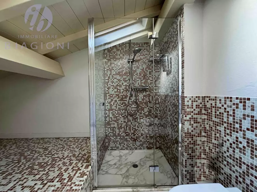 Immagine 37 di Villa in vendita  a Pietrasanta