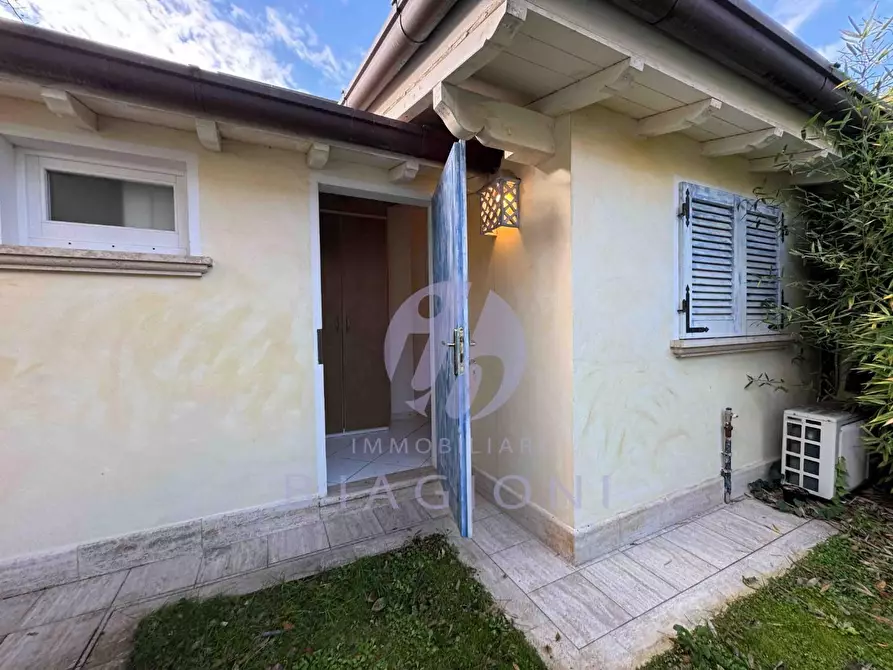 Immagine 31 di Villa in vendita  a Pietrasanta