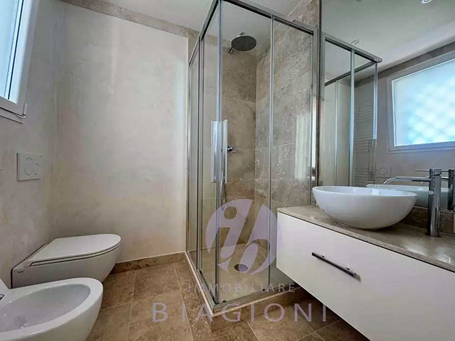 Immagine 21 di Villa in vendita  a Pietrasanta