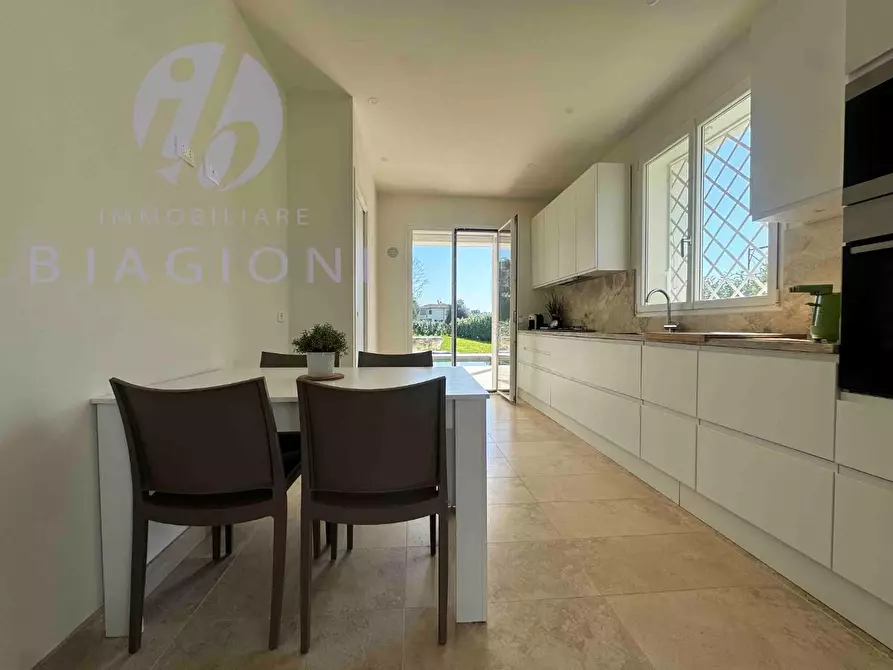Immagine 26 di Villa in vendita  a Pietrasanta