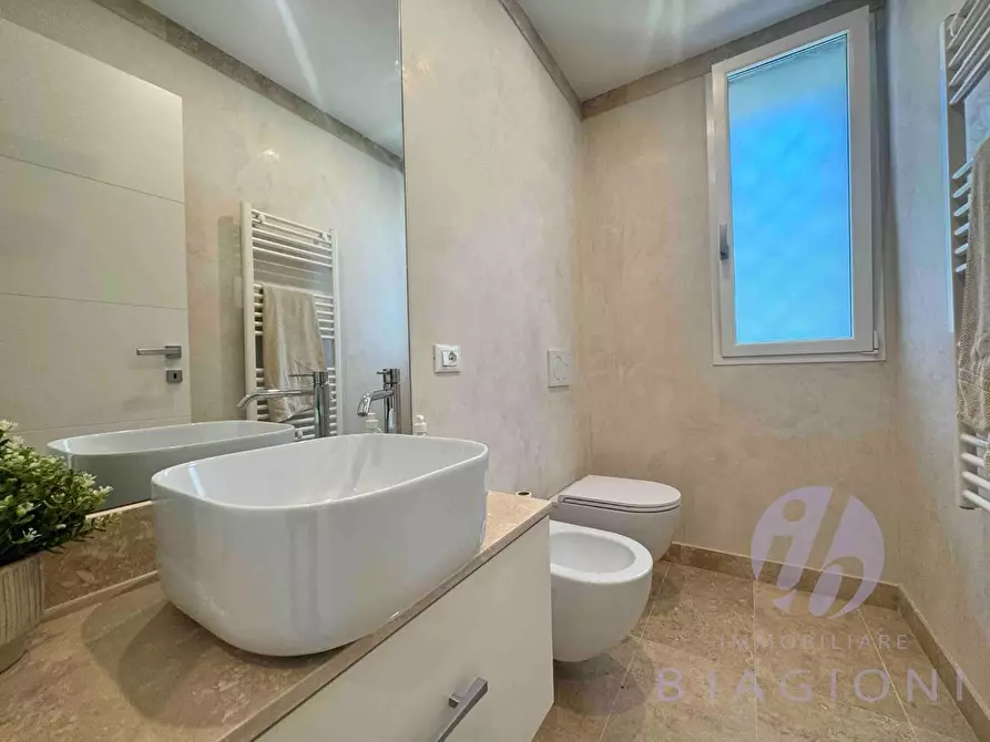 Immagine 24 di Villa in vendita  a Pietrasanta