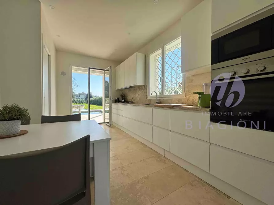 Immagine 27 di Villa in vendita  a Pietrasanta