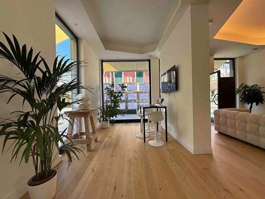 Immagine 23 di Villa in vendita  a Pietrasanta