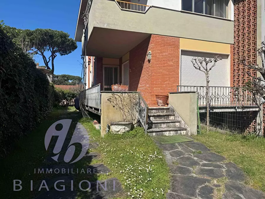 Immagine 3 di Casa bifamiliare in vendita  a Pietrasanta