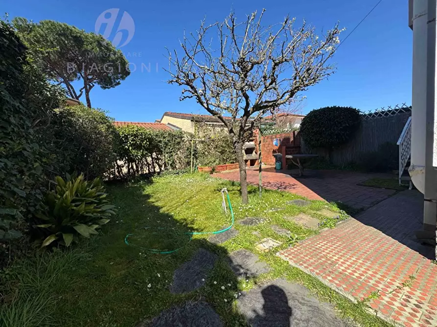 Immagine 32 di Casa bifamiliare in vendita  a Pietrasanta