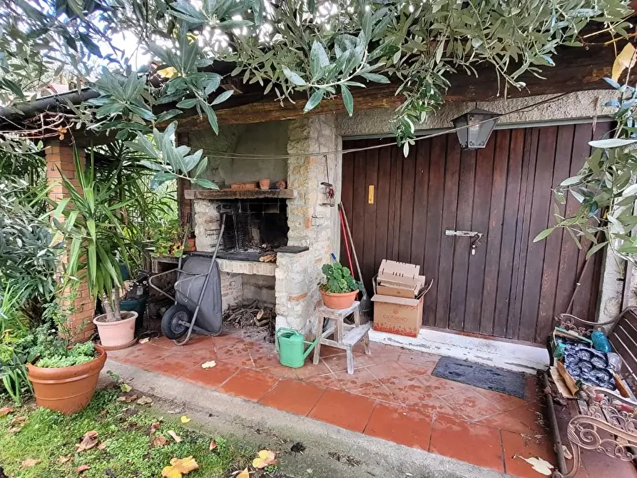 Immagine 48 di Rustico / casale in vendita  a Lucca