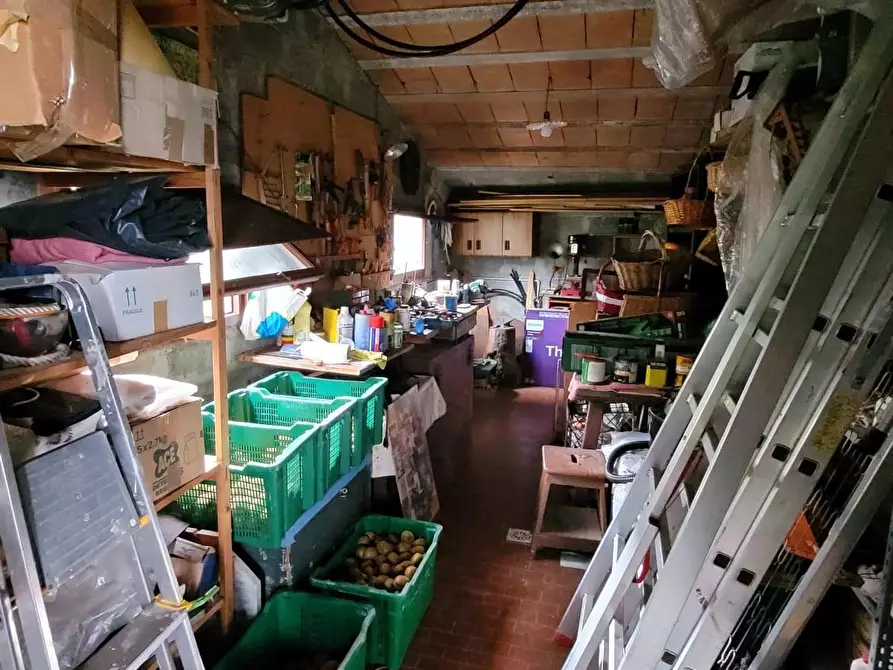 Immagine 49 di Rustico / casale in vendita  a Lucca