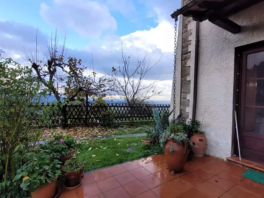 Immagine 42 di Rustico / casale in vendita  a Lucca