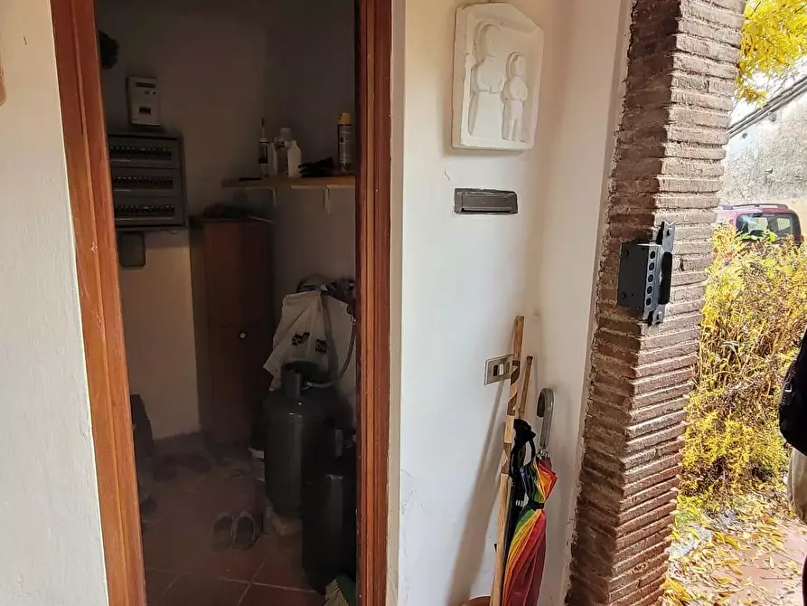Immagine 56 di Rustico / casale in vendita  a Lucca
